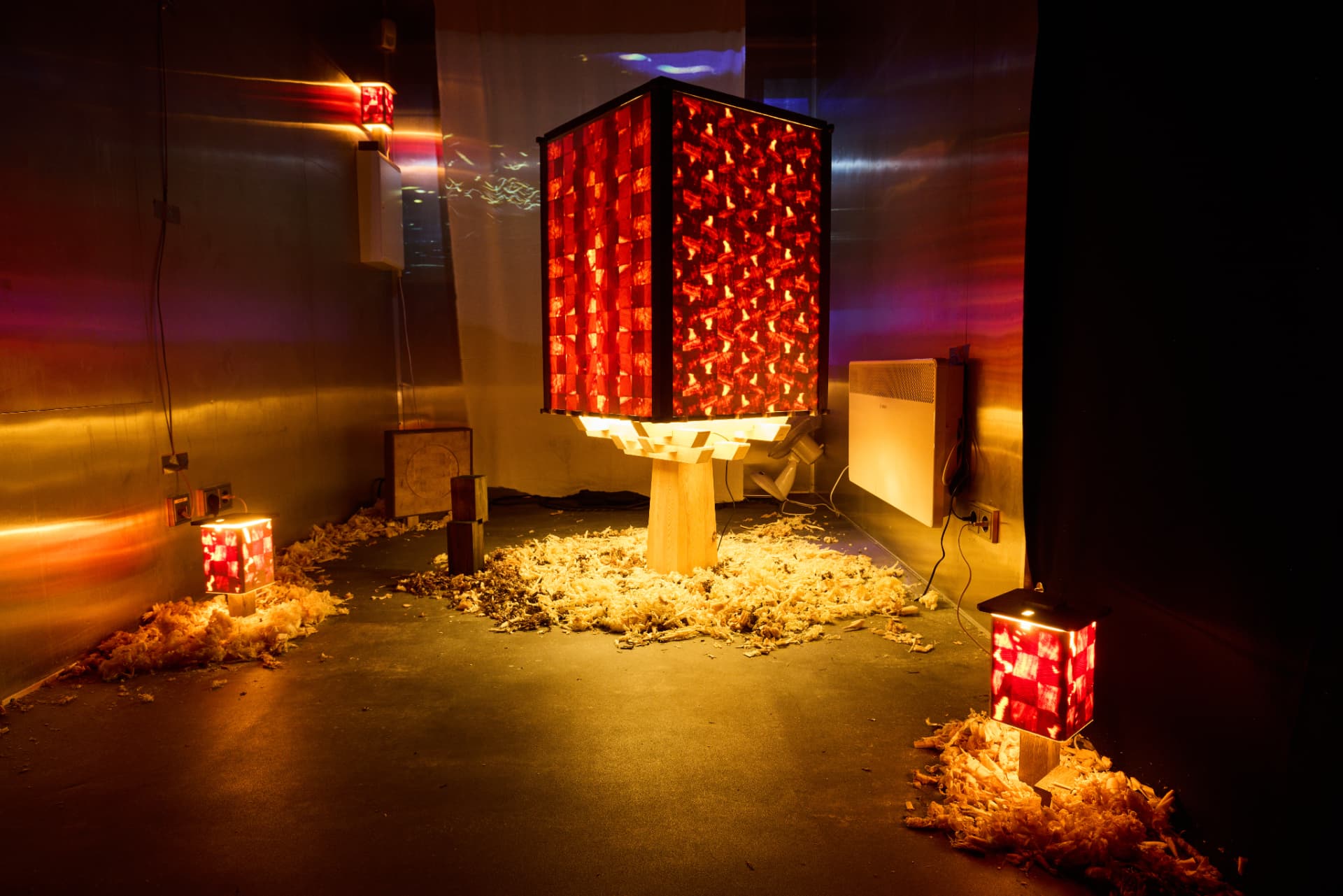 GROWTH lamp illuminated in its complete installation